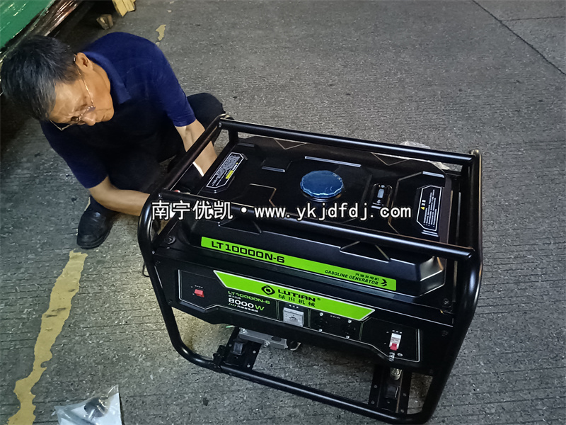 2025年9月1日，綠田8kw汽油發電機組試機發貨