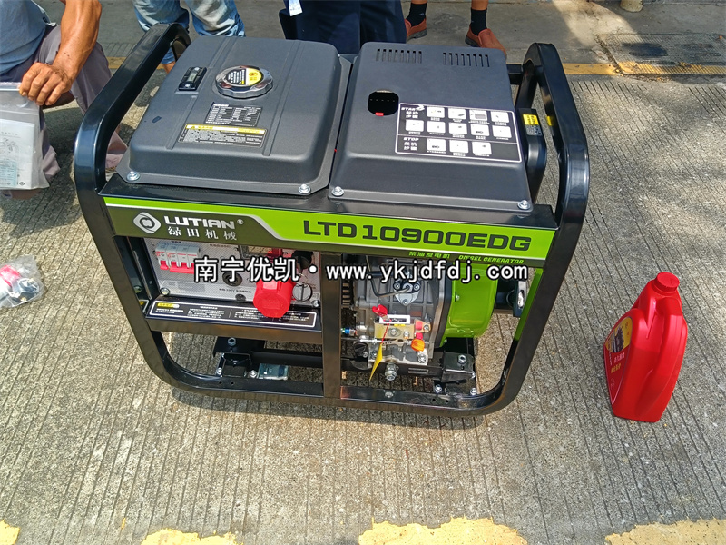 2025年9月8日，客戶到店采購8kw柴油發電機組并試機